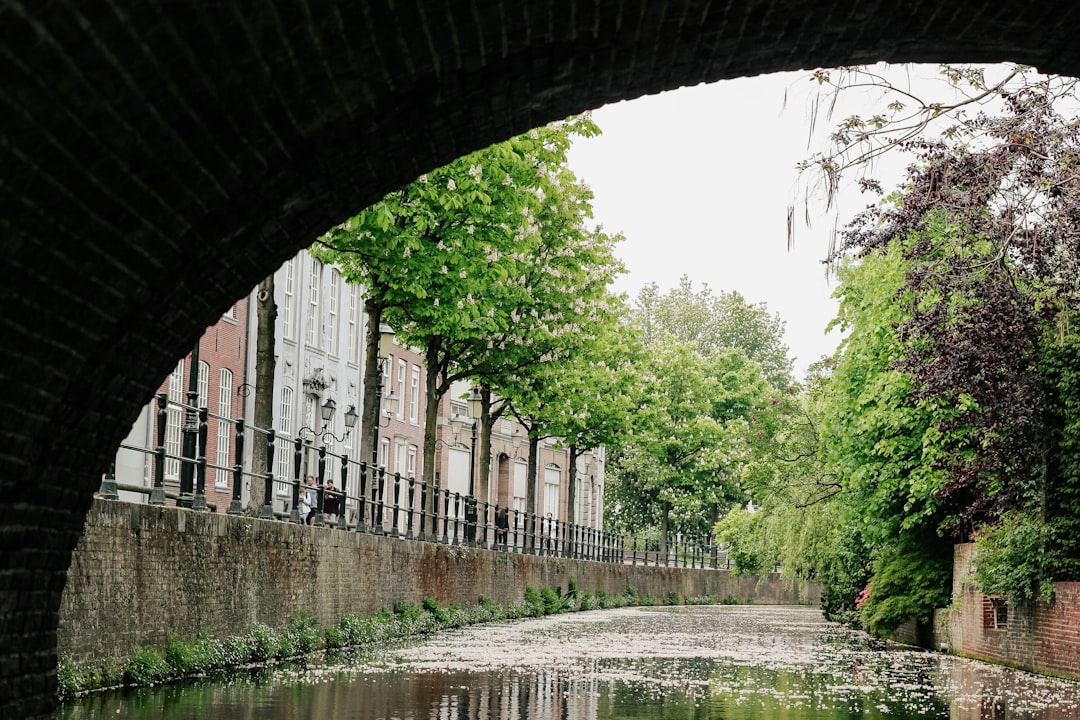 Waarom Amsterdam op Palen Staat: Een Kijkje Onder de Stad