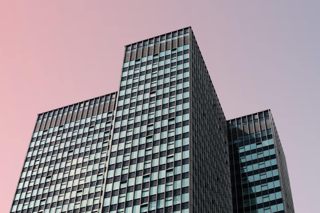 Waarom sommige gebouwen scheef zakken